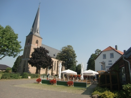 Bedburg-Hau : Sommerlandstraße, Ortsteil Till-Moyland, kath. Pfarrkirche St. Vincentius zu Till